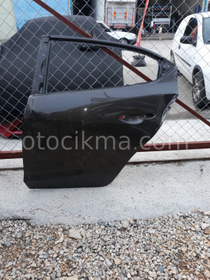 Mazda 3 sol arka kapı