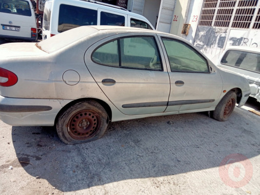 Renault Megan 1 çıkma arka sağ kapı