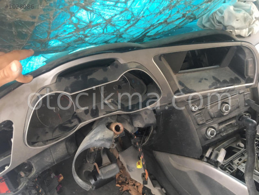 Audi A4 B8 gösterge çerçevesi hatasız orjinal çıkma