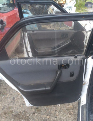 1993 model mazda 323 jb çıkma sol arka dolu kapı