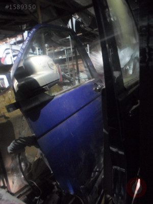 VOLKSWAGEN TRANSPORTER T5 2006 ÖN SOL MAVİ CAM ÜZERİNDE