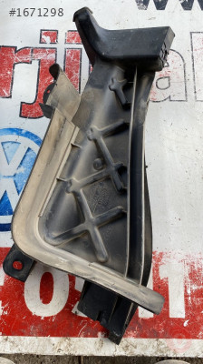8P1819979A audi A3 sportback ön cam alt yağmur tahliye kanal