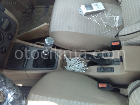 2000 NISSAN PRİMERA 1.8 ÇIKMA ORTA KONSOL.