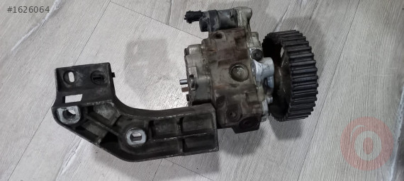 Trafic 1,9 F9Q - F4R yakıt pompası OEM 8200659759 çıkma