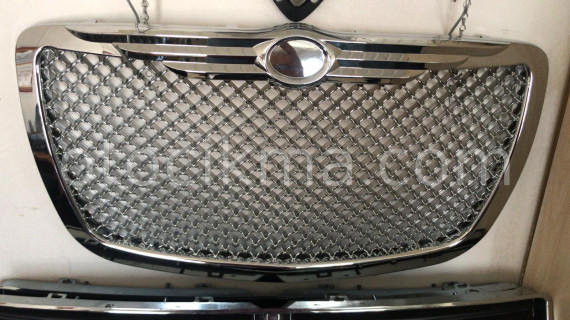 Chrysler 300 C ön panjur