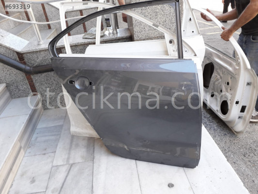 jetta sağ arka kapı 2010-19 orjinal çıkma parça
