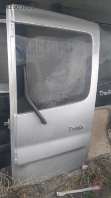 Renault trafic çıkma sağ arka bagaj kapısı