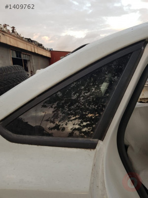 Ford Focus Sağ Arka Kelebek Cam Hatasız Orjinal Çıkma