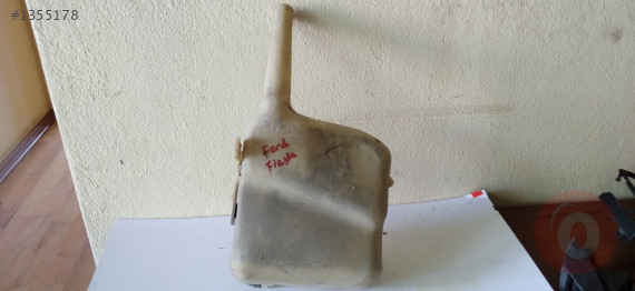 Ford Fiesta Cam Su Bidonu