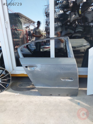 Volksvagen passat b6 kasa sag arka kapı hasarlı