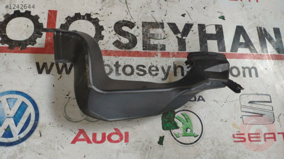 8W1819656A audi a4 2017 sağ göğüs havalandırma hava kanalı