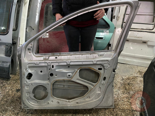 RENAULT LAGUNA 3 SAĞ ÖN KAPI ORİJİNAL ÇIKMA 2009-2012 MODEL