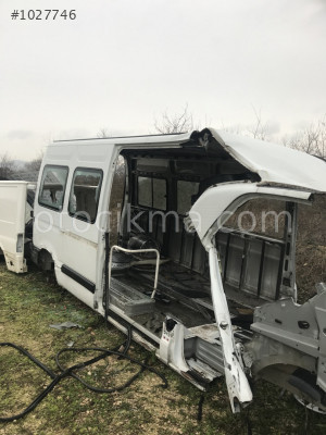RENAULT MASTER  SAĞ ARKA KESME  ÇAMURLUK ÇIKMA PARÇA