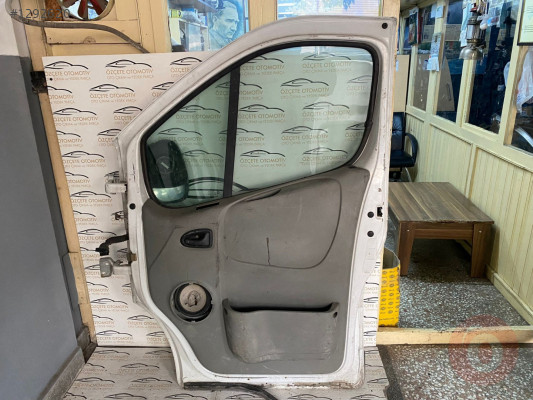 RENAULT TRAFFİC SAĞ ÖN KAPI  CAMI ORİJİNAL ÇIKMA