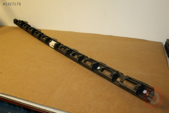 VW PASSAT B8 15-19 MARŞBİYEL KAPLAMASI BRAKETİ SAĞ 3G0853946