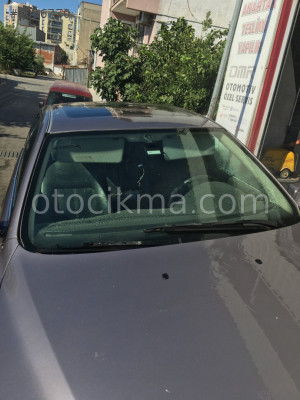 BMW 520İ ÖN CAM