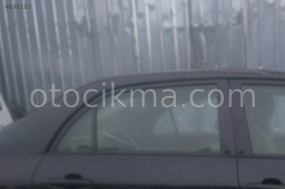 2009 çıkma toyota corolla sağ arka kapı cam