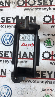 1K0937545K vw jetta 2009 ön sol koltuk altı fiş yuvası