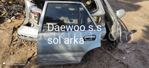 Daewoo super saloon sol arka kapı mevcuttur.