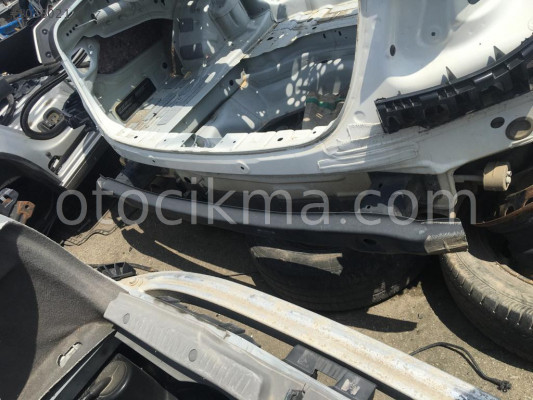 Mercedes W212 arka tampon demiri hatasız orjinal çıkma