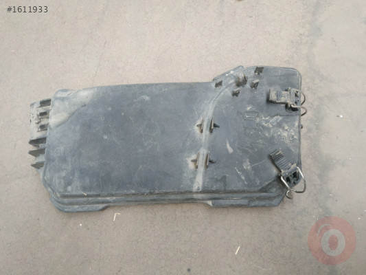 W204 Mercedes sigorta kutusu üst kabağı
