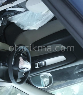 2019 VOLVO XC40 ORİJİNAL ÖN KAPI DÖŞEMESİ.