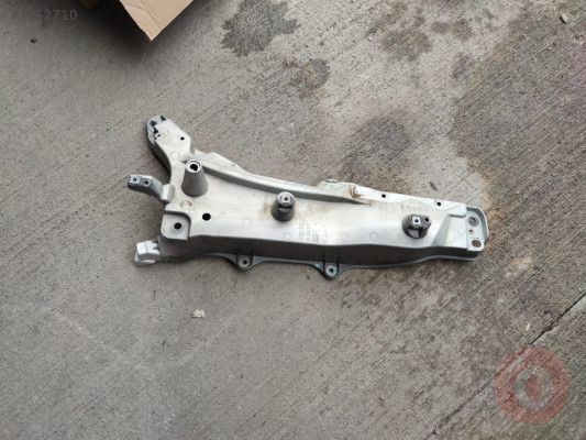 Volvo XC90 Sol Ön Çamurluk Braketi 2016 2020 31391777