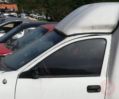 opel combo b çıkma sol kapı camı.