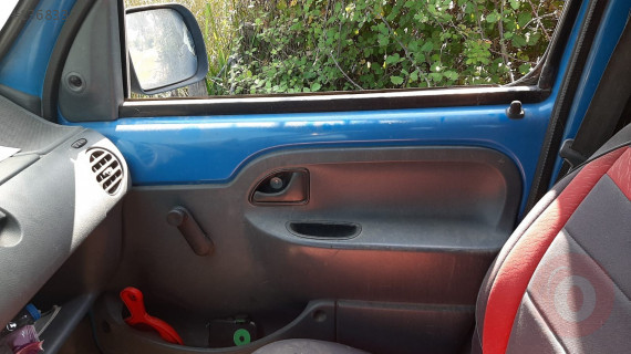 2002 renault kangoo express 1.9 sökme sağ ön kapı döşemesi