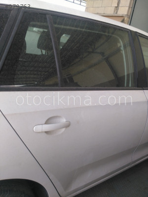 SKODA RAPİD SAĞ ARKA KAPI