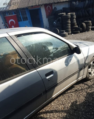 1998 peugeot 306 1.8 otomatik çıkma sağ ön dolu kapı