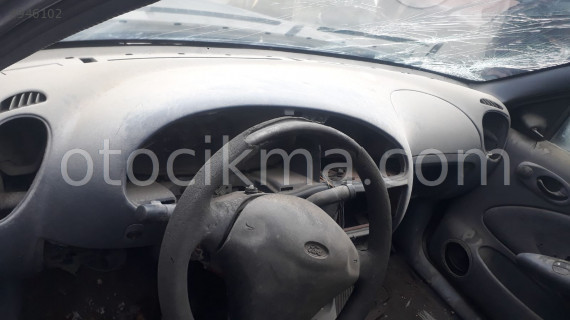 ford fiesta göğüslük-torpido çıkma