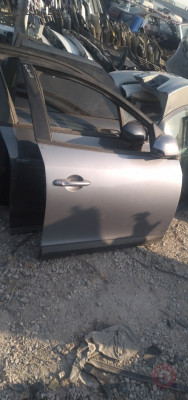 Renault fluence çıkma sağ ön kapı