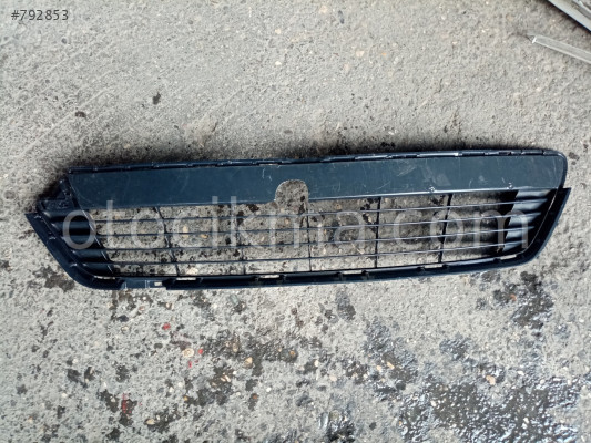 toyota yaris ön tampon orta ızgara 531120d210
