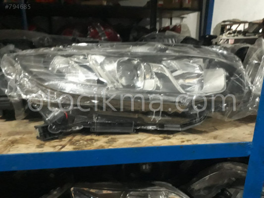 2016 HONDA CİVİC ÇIKMA SAĞ FAR MEVCUTTUR.