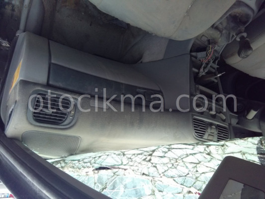 1996 VOLVO S40 HATASIZ GÖĞÜSLÜK TORPİDO.
