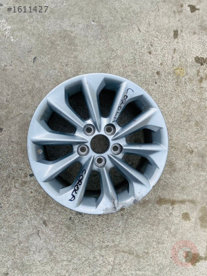 Toyota corolla çelik jant hasarlı parça