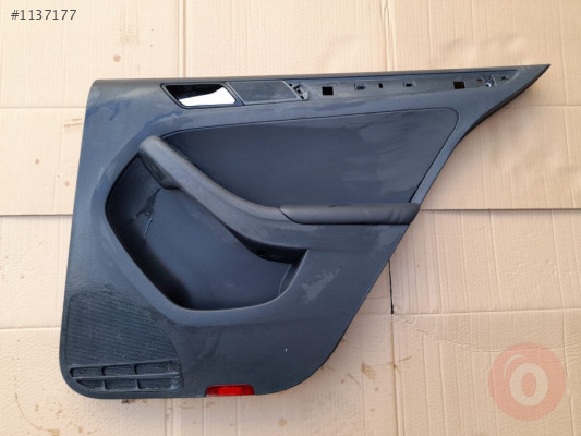 VW JETTA 11-14 KAPI DÖŞEMESİ SAĞ ARKA (SİYAH) 5C6867212N AHA