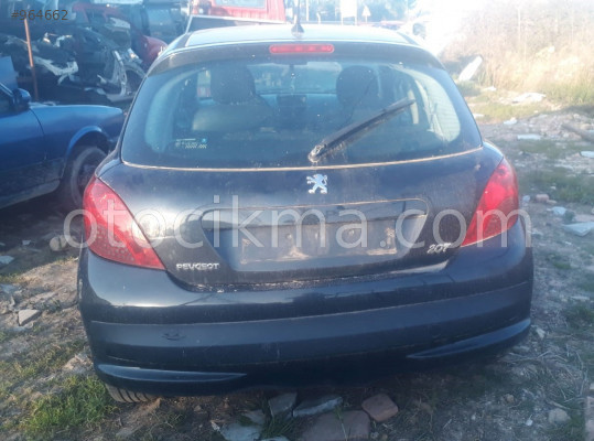 2009 model peugeot 207 1.4 benzinli kesme arka kasa