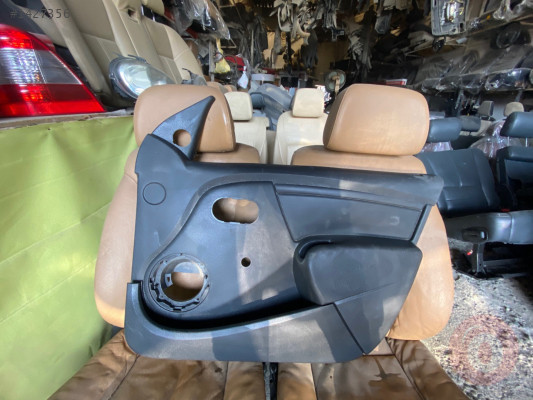 Dacia Sandero Ön Sağ Kapı Döşemesi