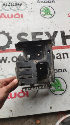 1K0907361B caddy passat jetta golf dış sigorta kutusu ayağı