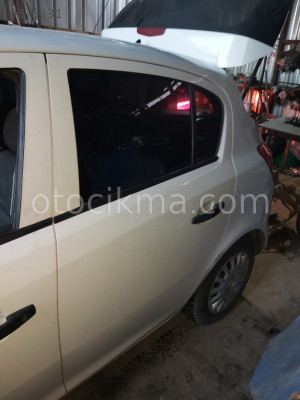 OPEL CORSA D SOL ARKA KAPI GÜÇMANLAR OTO