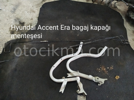 Hyundai Accent Era bagaj kapağı menteşeleri mevcuttur.