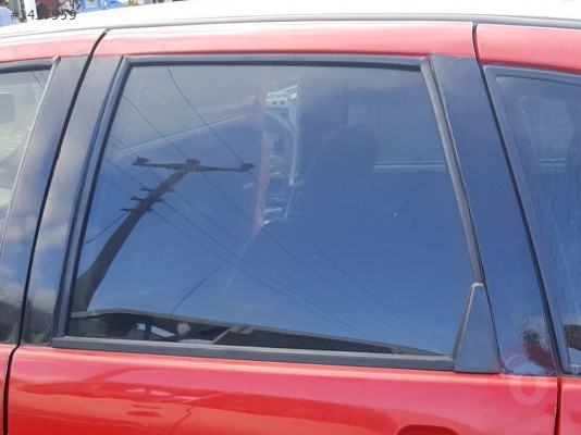 seat ibiza çıkma sol arka kapı camı