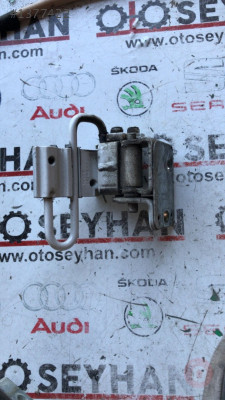 3B4833412C vw passat b5 sağ ön kapı alt menteşesi
