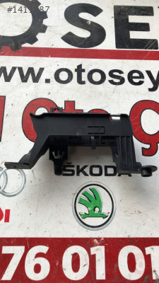 1K0937545K skoda octavia 2005 sol koltuk alt fiş yuvası