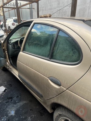 Megan 1 sol arka kapı dolu hatasız çıkma orjinal