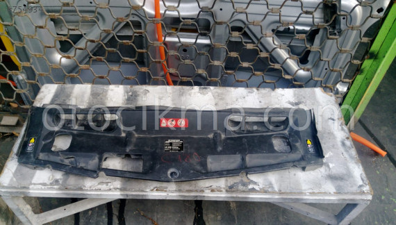 MERCEDES C180 ÖN PANEL ÜST PLASTİK