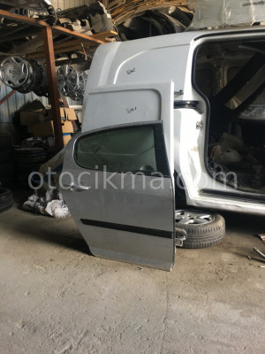 Peugeot 407 sağ arka kapı gri renkte Çıkma orjinal