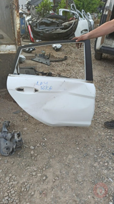 FORD FİESTA SAĞ ARKA KAPI BEYAZ ÇIKMA ORİJİNAL 2009-17